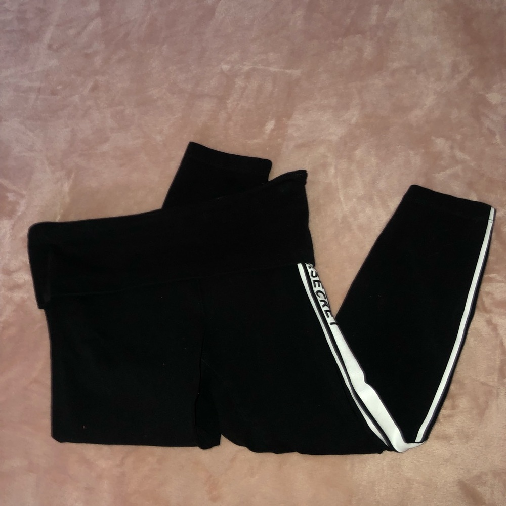 Sold!:) VS PINK Cropped Legging